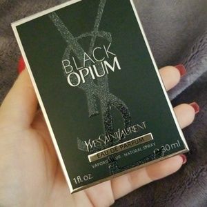 Yves saint Laurent black opium